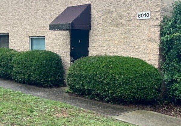 6010 MCDANIEL LN