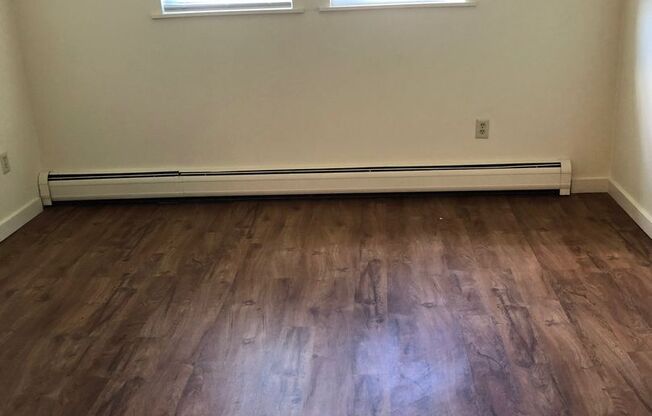 1 bed, 1 bath, 400 sqft, $975, Unit 010