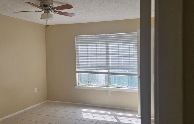 2 bedroom 1 bath condo Near the Loop