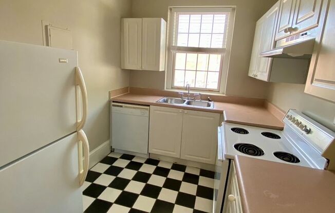 1 bed, 1 bath, 550 sqft, $1,645, Unit 963-201