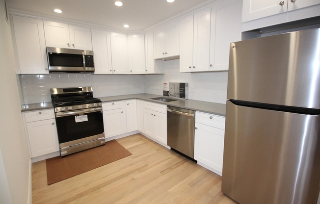 1 bed, 1 bath, 750 sqft, $3,900, Unit 39D