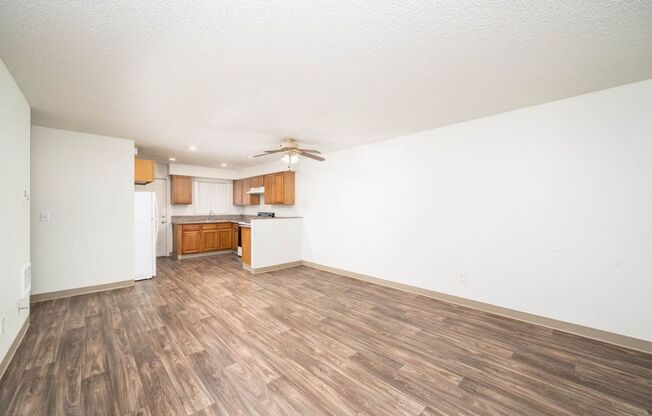 2 beds, 1 bath, 825 sqft, $1,325, Unit 13
