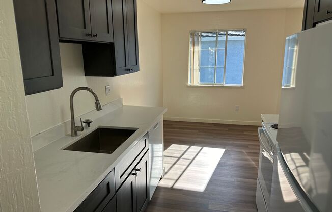 3 beds, 1 bath, $2,950, Unit 09