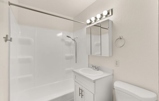 3 beds, 1.5 baths, 1,000 sqft, $2,550, Unit 4133-A