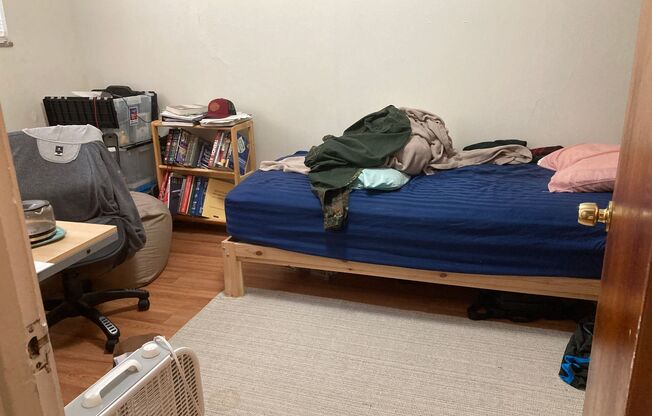 2 beds, 1 bath, 950 sqft, $1,150, Unit 5600 Fifth D2