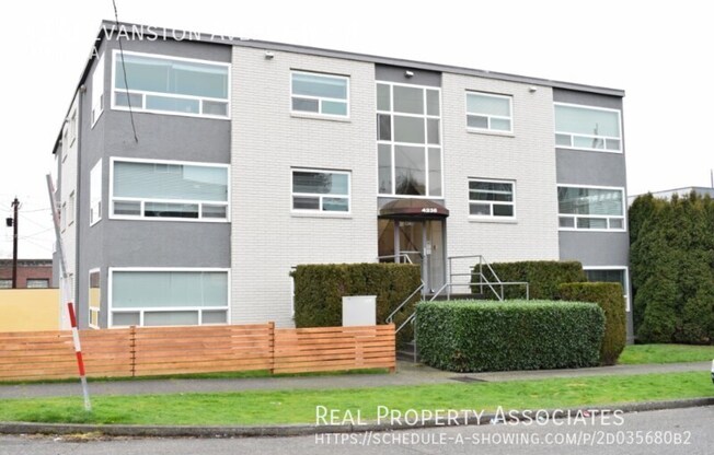 4238 Evanston Avenue N