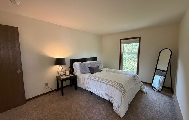2 beds, 1 bath, 965 sqft, $1,665, Unit 7741RE