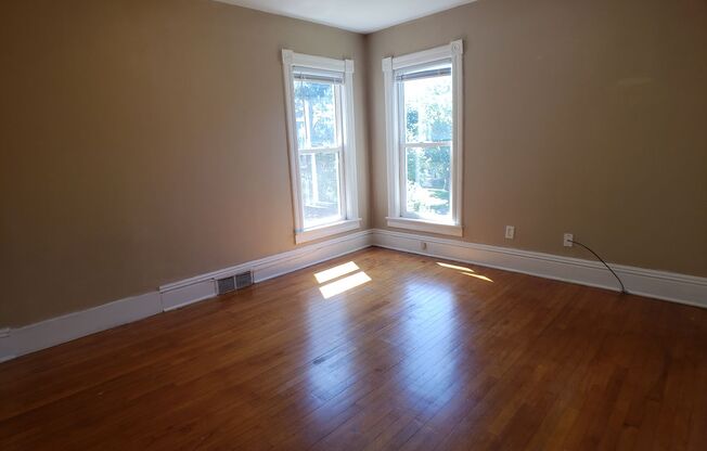 4 beds, 1 bath, $1,600, Unit A West Side-A.Toress