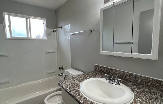 2 beds, 1 bath, 780 sqft, $1,350, Unit 02