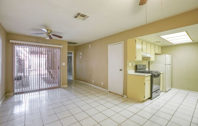 1 bed, 1 bath, $1,000, Unit #G