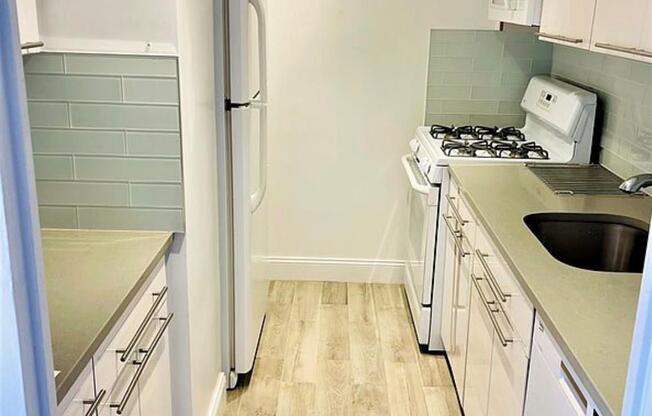 1 bed, 1 bath, 755 sqft, $4,550, Unit 12P