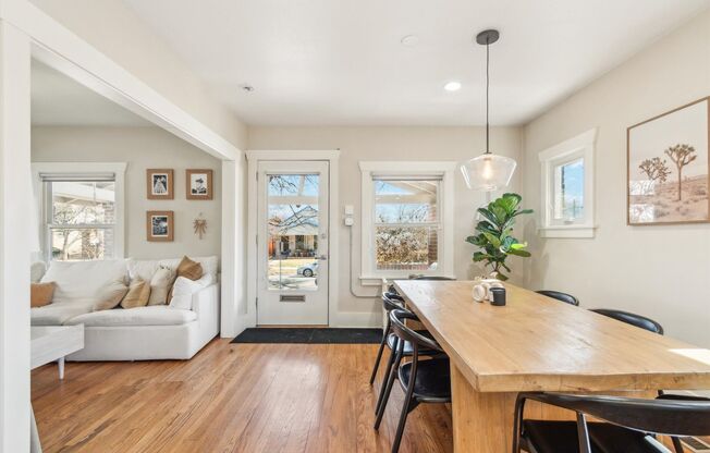 3BD, 3BA Sunnyside Bungalow with 3-Car Garage