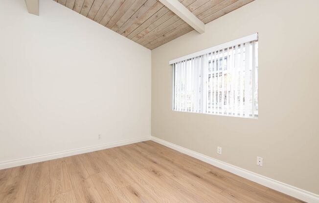 3 beds, 1.5 baths, 1,030 sqft, $3,650, Unit 11