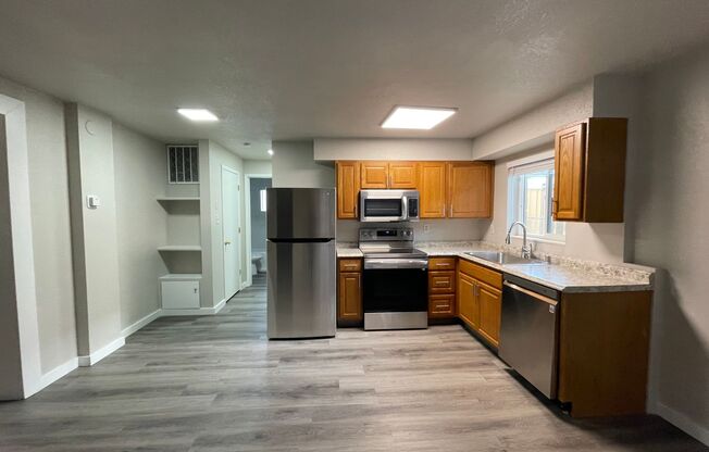 Remodeled 2 bed 1 bath close to Mid Town