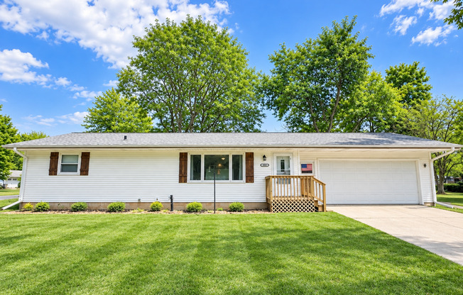 3 Bedroom Ranch Home with Large Fenced in Yard!!