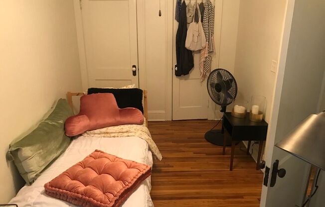 1 bed, 1 bath, 650 sqft, $1,050