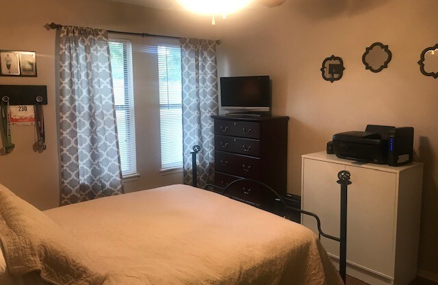 Beautiful home in Blanco Woods w/community pool!