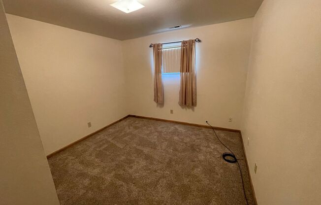 2 beds, 1 bath, $1,400