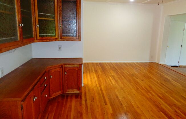 2 beds, 1 bath, $2,795