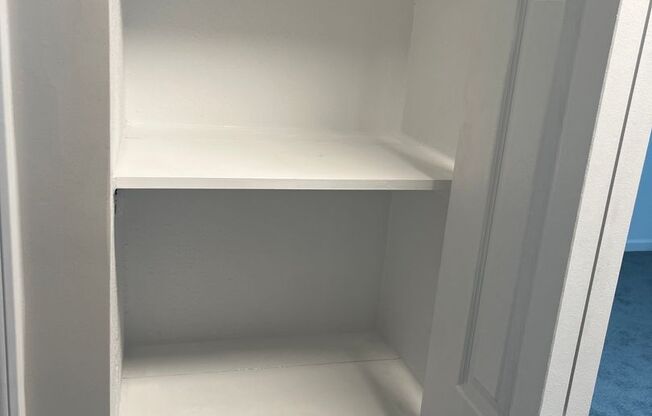 3 beds, 1 bath, 960 sqft, $1,395, Unit 415