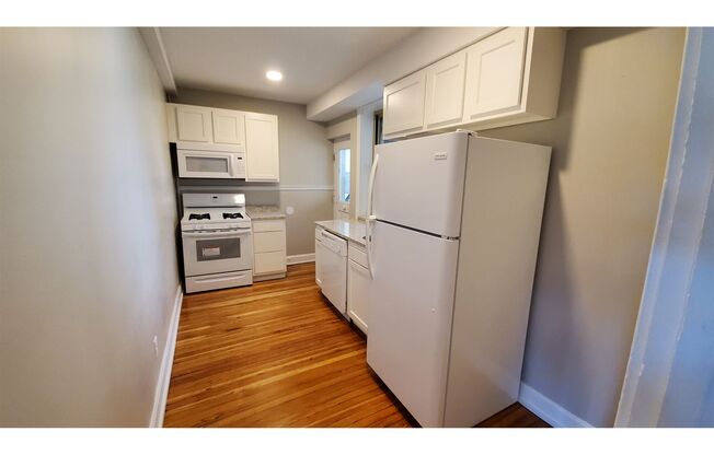 2 beds, 1 bath, 850 sqft, $1,595, Unit 404-69