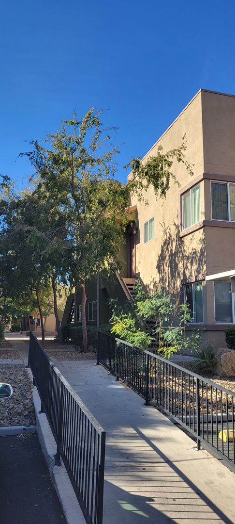 2 beds, 2 baths, $1,350, Unit # 203