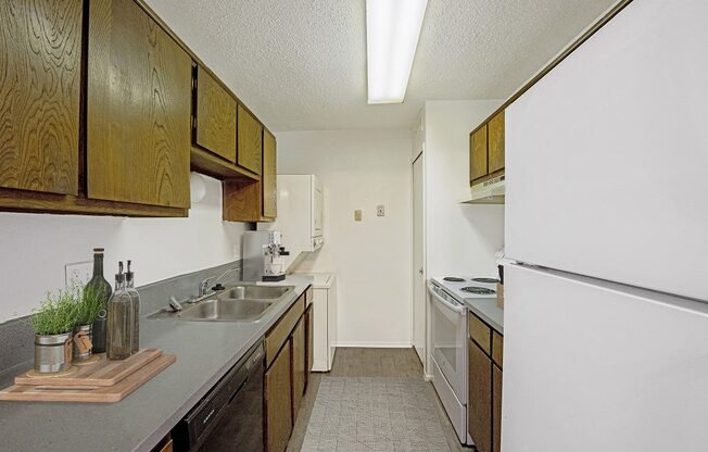 Efficient Appliances In Kitchen at The Waverly, Belleville, MI, 48111