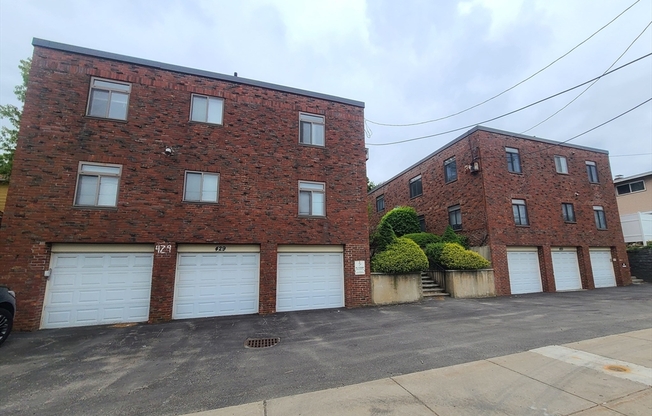 425 NEWPORT AVE