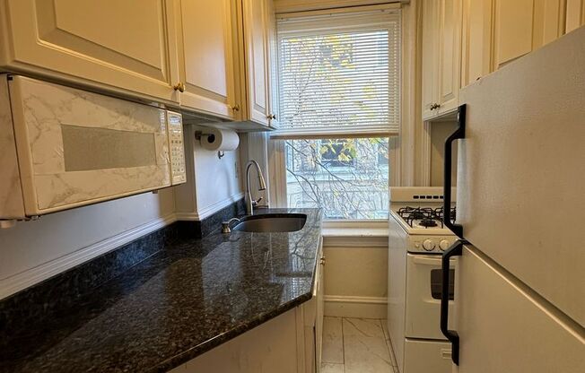 1 bed, 1 bath, 500 sqft, $2,500, Unit 34