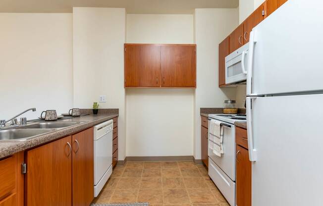 Center Pointe | Two Bedroom Kitchen