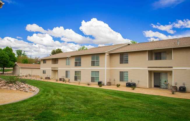 Welcome to Sierra Pointe Apartments