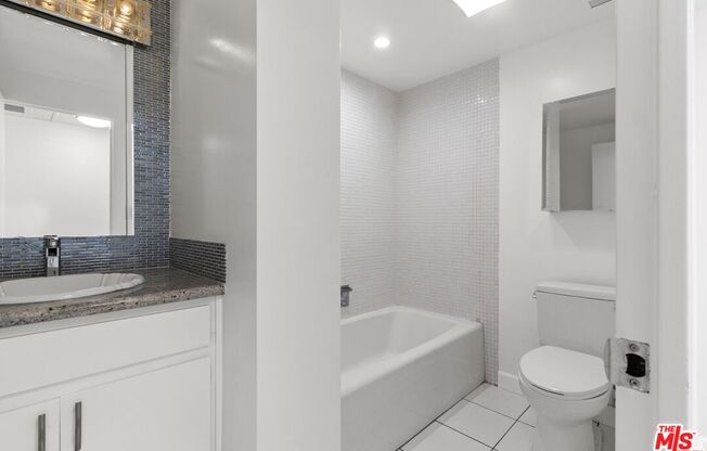 2 beds, 1.8 baths, 1,114 sqft, $5,400, Unit 1703