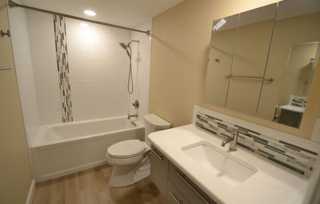 2 beds, 1 bath, $1,950, Unit # B