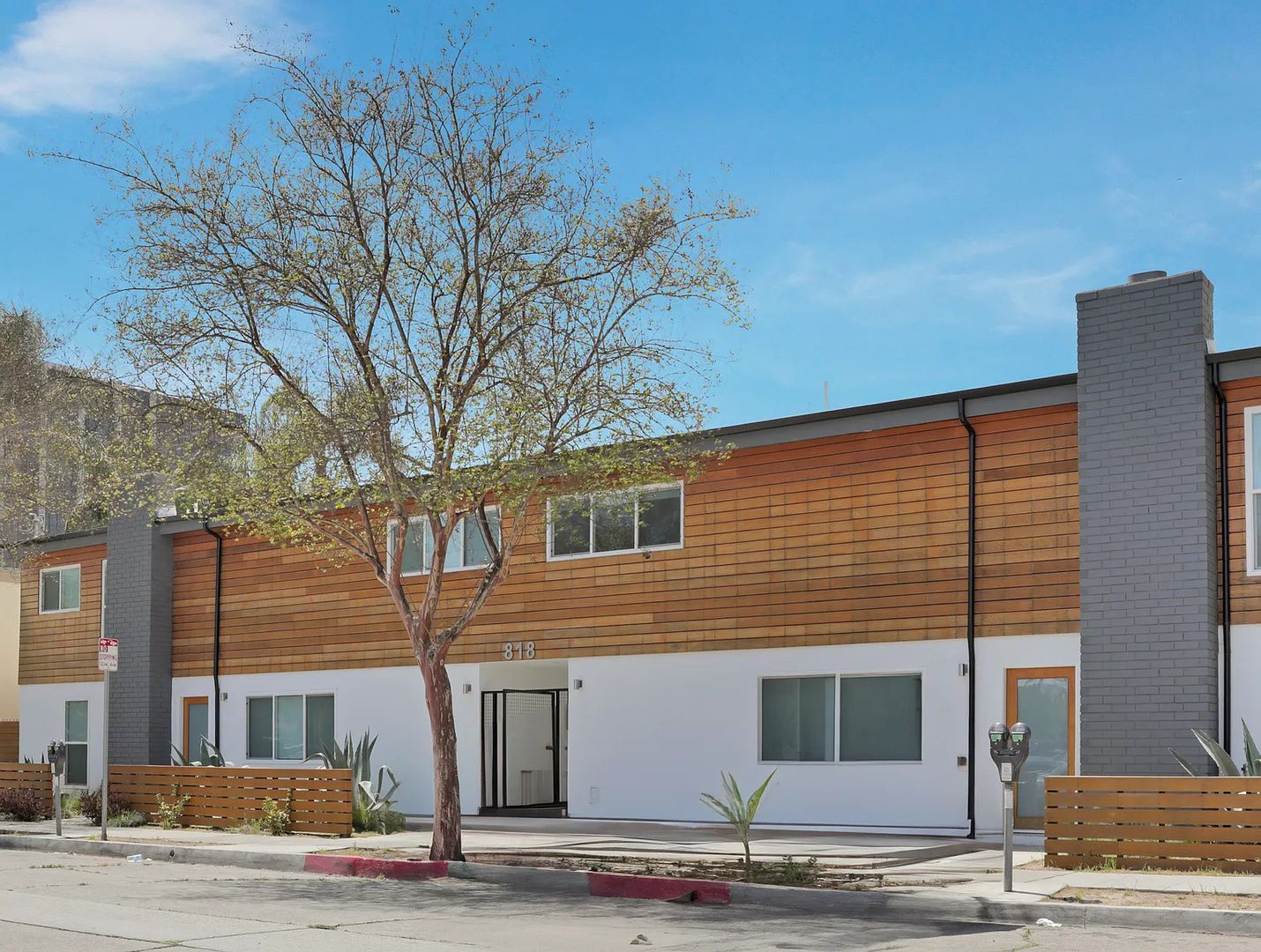818 N Van Ness
