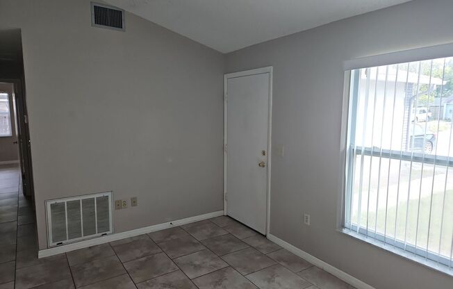 Spacious 2 Bedroom, 2 Bath, 2 car garage Home For Rent in New Port Richey!