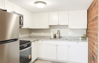 2 beds, 1 bath, 800 sqft, $1,795, Unit 001