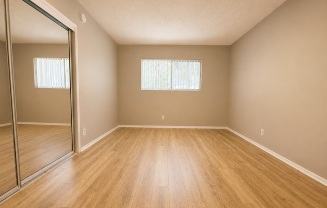2 beds, 1 bath, 700 sqft, $2,095, Unit 102