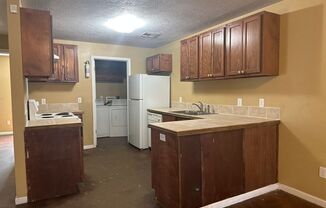 3 beds, 2 baths, $925