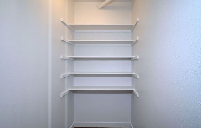 3 beds, 1 bath, $1,475, Unit O-3