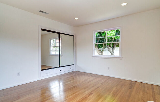 7101 W 85 ST