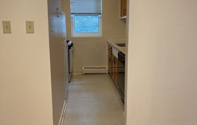 2 beds, 1 bath, 874 sqft, $1,445, Unit E-24