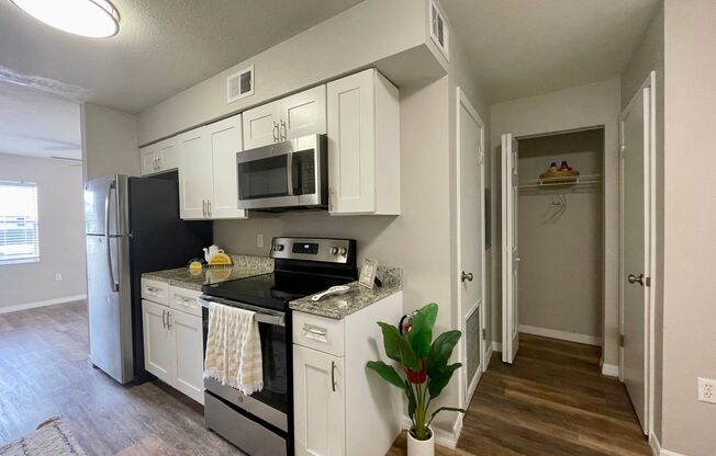 2 beds, 1.5 baths, 846 sqft, $1,499, Unit 204
