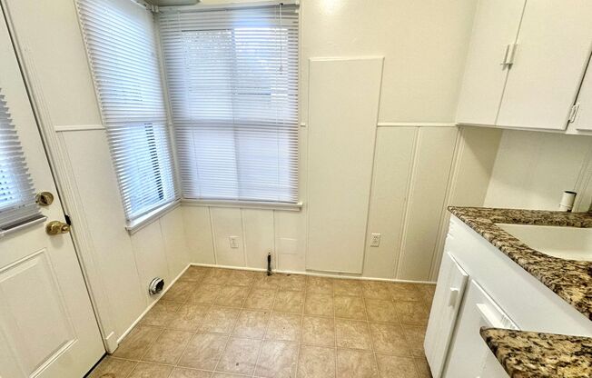 2 beds, 1 bath, 900 sqft, $2,750, Unit 4512 E 15th St