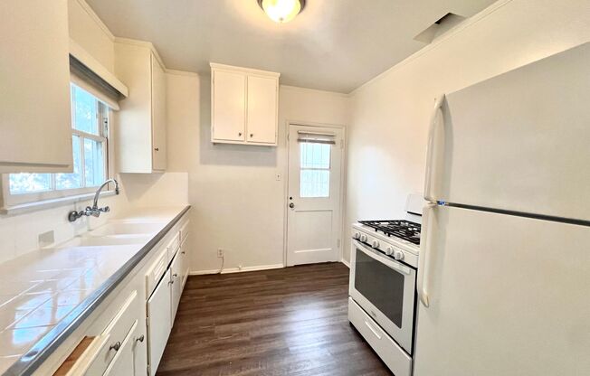 Studio, 1 bath, 600 sqft, $1,895, Unit 120