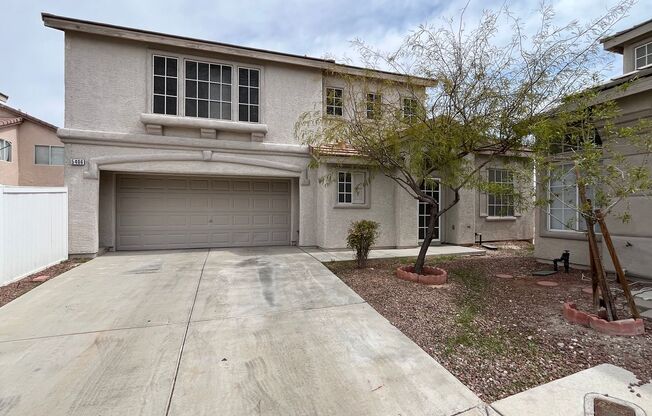 Charming Home in Gated Community: Fireplace, Breakfast Bar & More