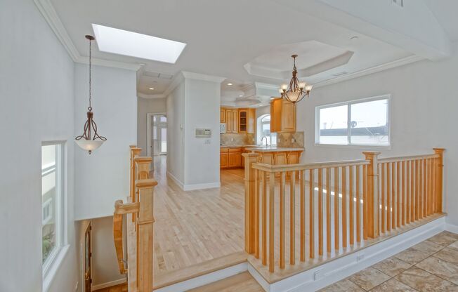 VERY BRIGHT, SPACIOUS & AIRY GOLDEN HILLS HOME NEAR HB BORDER, LARGE ENCLOSED REAR BALCONY, PATIO & 2-CAR GARAGE ON ONE-WAY STREET NEAR PARKS, SCHOOL & 2 MINS TO BEACH!