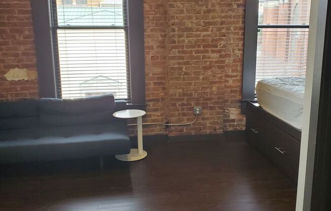 Studio, 1 bath, 321 sqft, $1,299, Unit 426