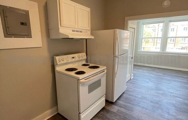 Studio, 1 bath, 450 sqft, $650, Unit 306