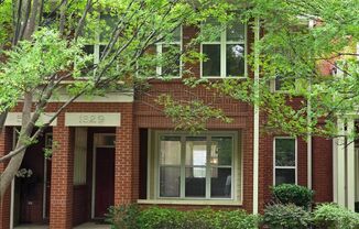 2 Bedroom/2.5 Bathroom Townhome in First Ward!