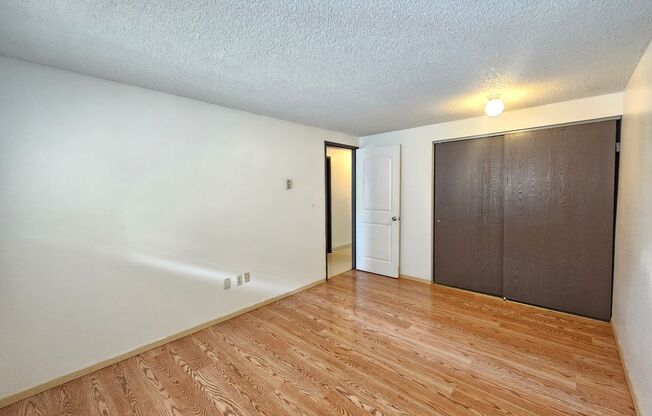 2 beds, 1 bath, 594 sqft, $1,095, Unit 32